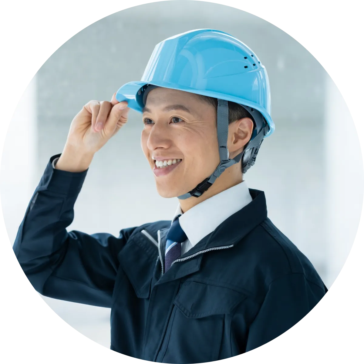 笑顔で仕事している人の写真